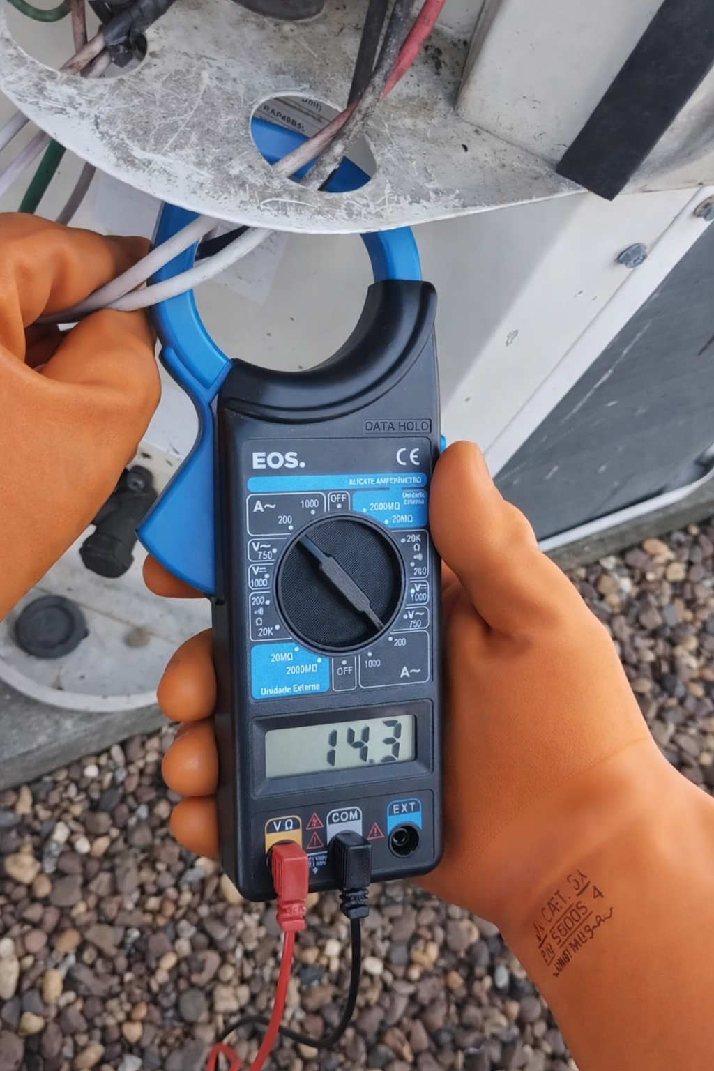 Medição com alicate amperímetro
